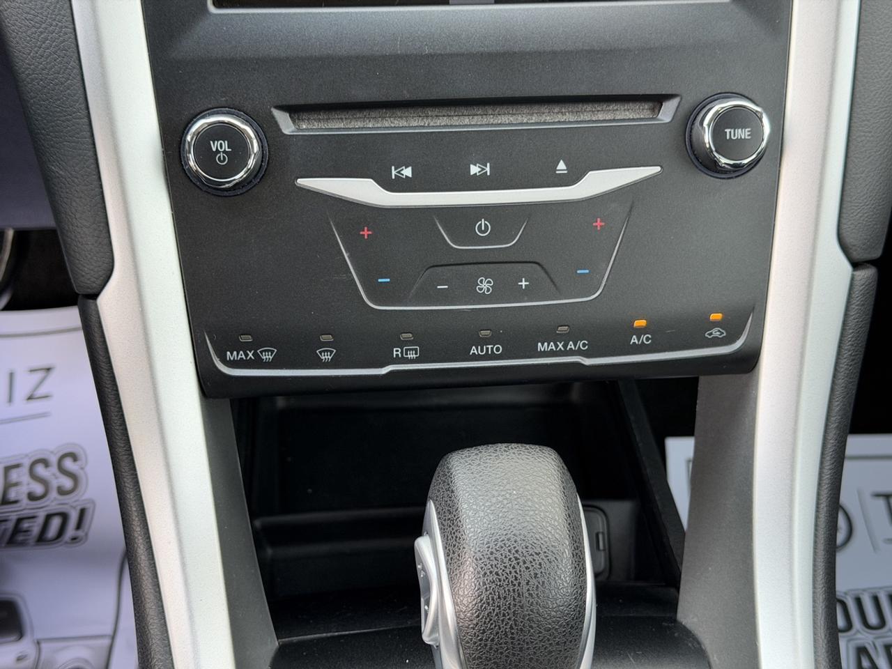 2015 Ford Fusion SE Photo