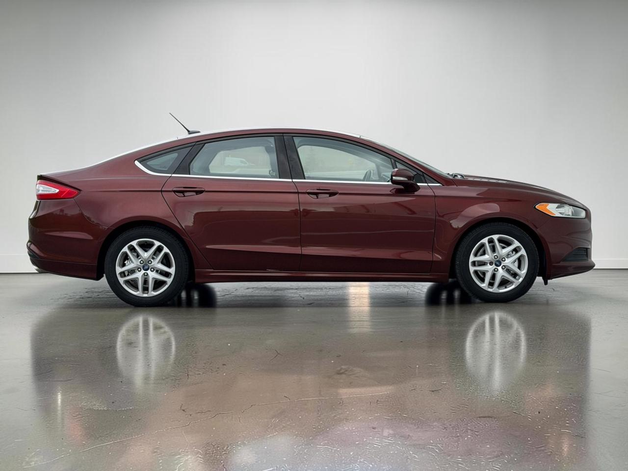 2015 Ford Fusion SE Photo
