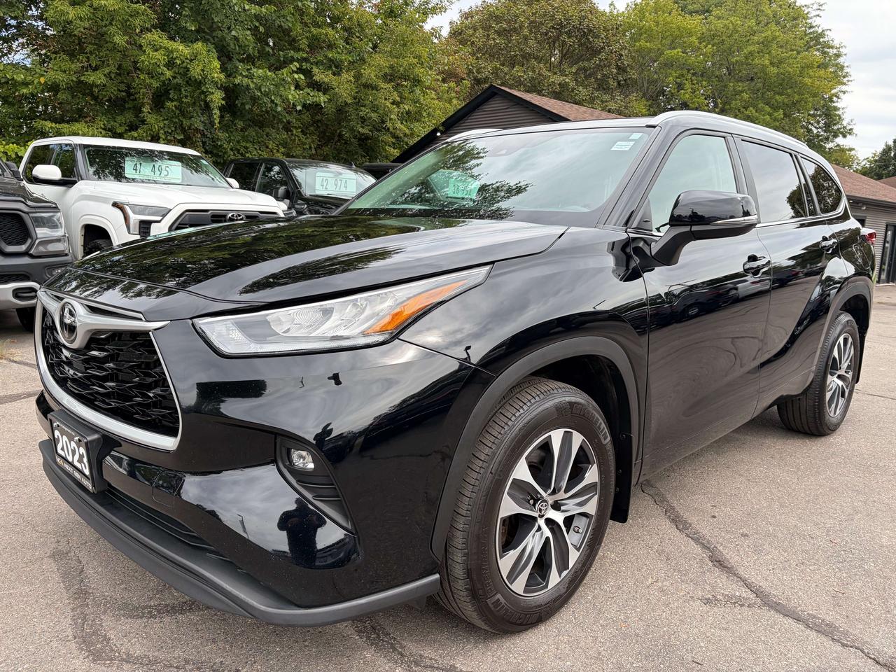 2023 Toyota Highlander XLE AWD One Owner Clean CARFAX SofTex Moonroof Photo