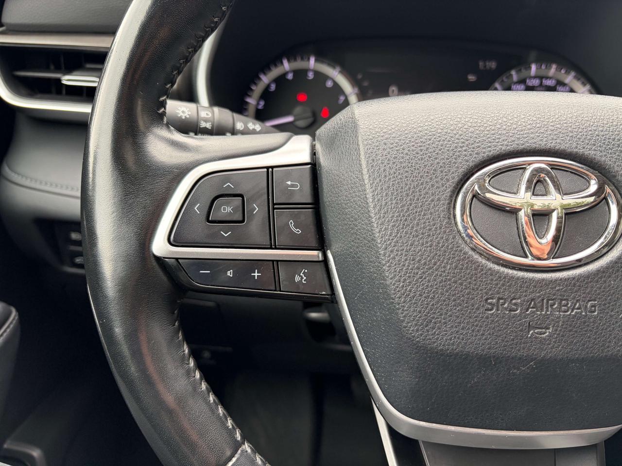 2023 Toyota Highlander XLE AWD One Owner Clean CARFAX SofTex Moonroof Photo