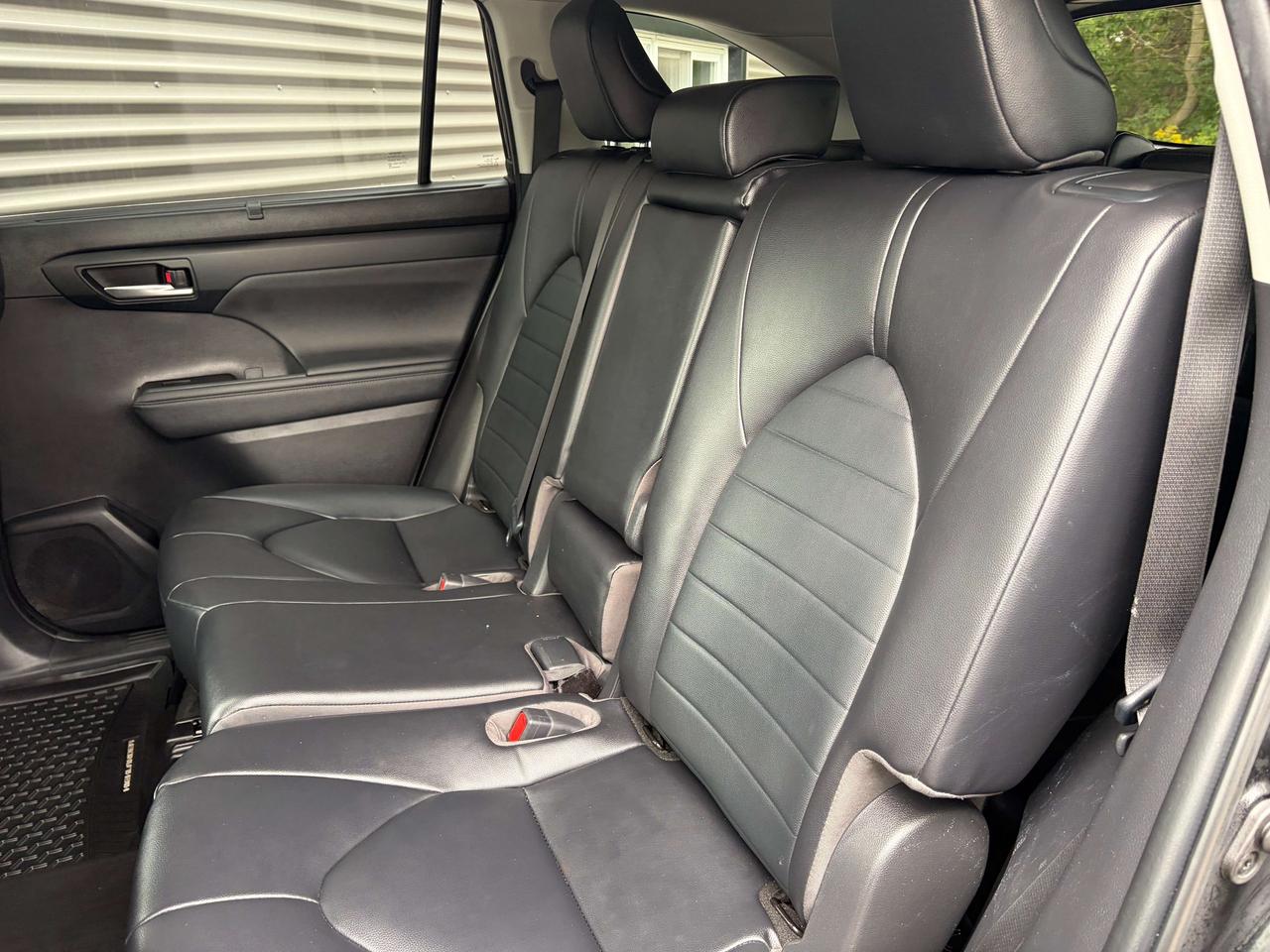 2023 Toyota Highlander XLE AWD One Owner Clean CARFAX SofTex Moonroof Photo