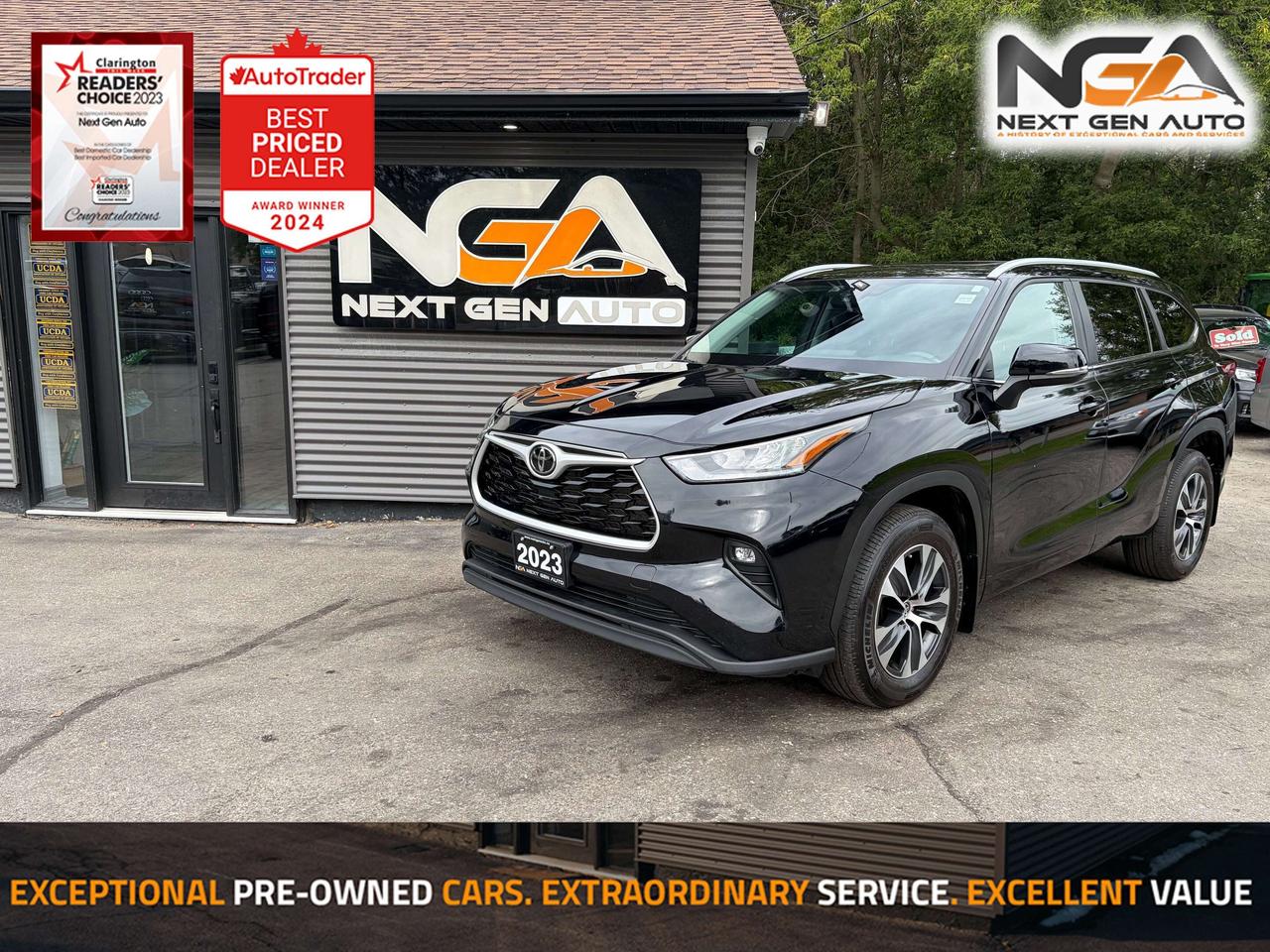 2023 Toyota Highlander XLE AWD One Owner Clean CARFAX SofTex Moonroof Photo0