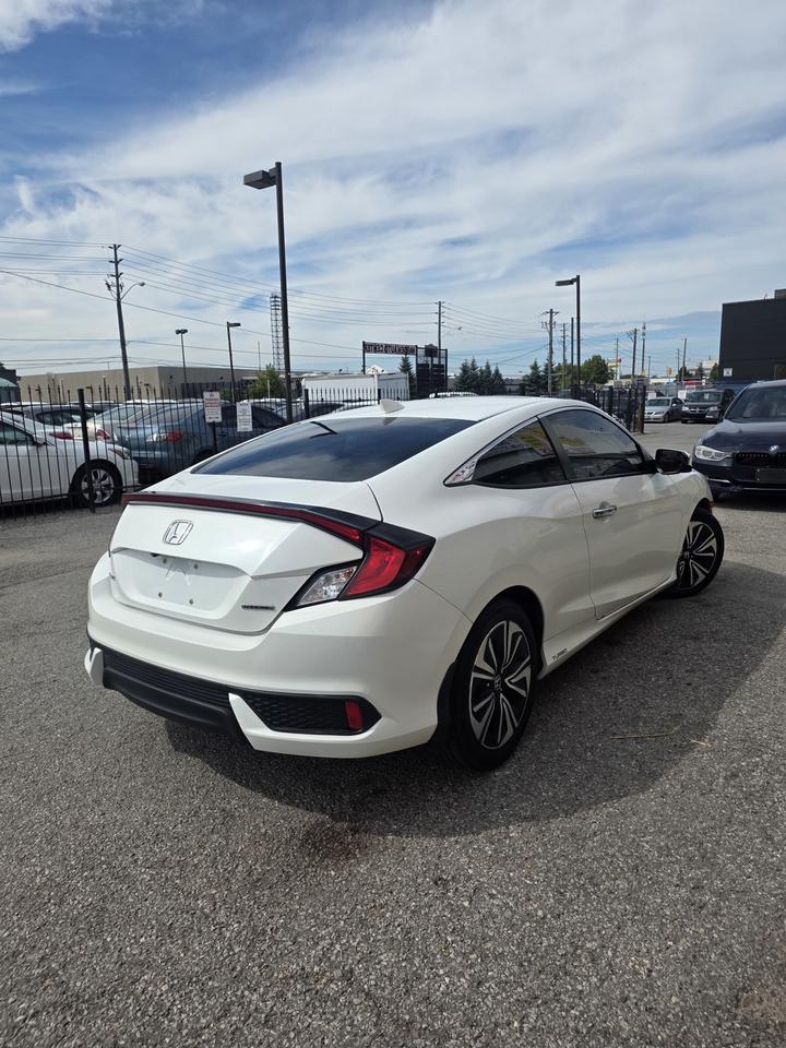 2017 Honda Civic Touring Photo