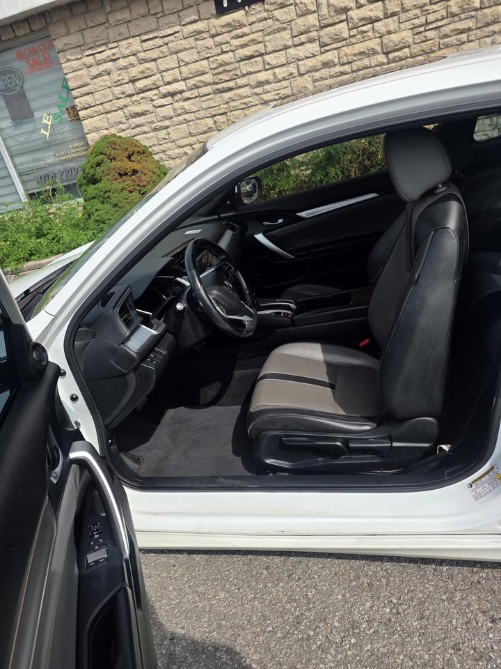 2017 Honda Civic Touring Photo