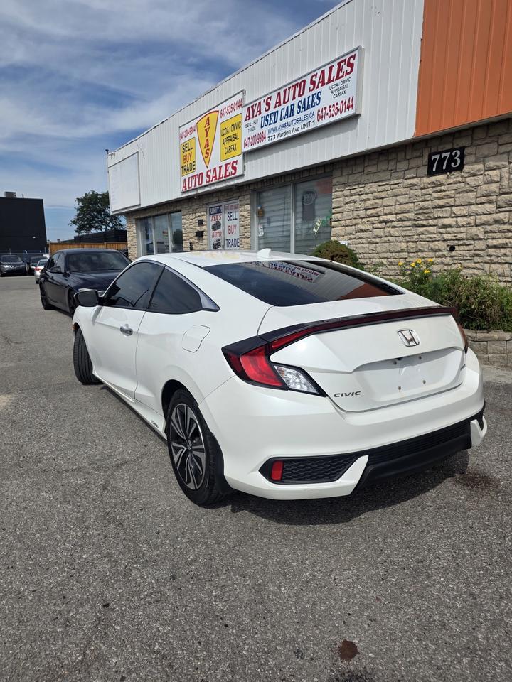 2017 Honda Civic Touring Photo