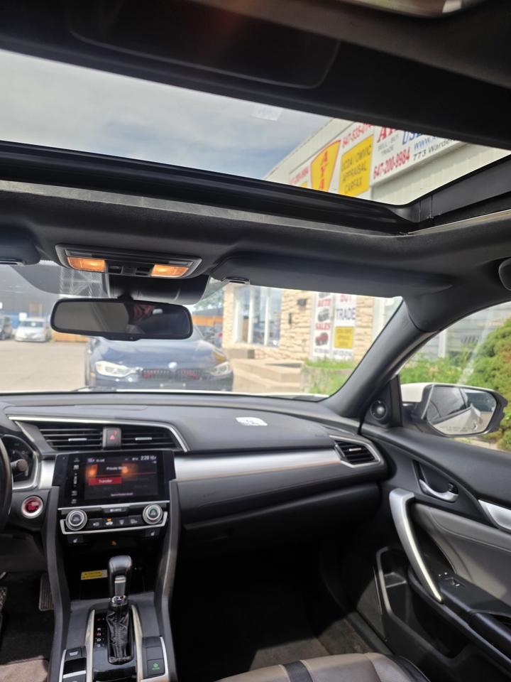 2017 Honda Civic Touring Photo