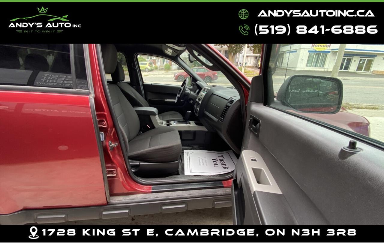 2012 Ford Escape ! LOW KM ! POWER SEATS ! NO ACCIDENTS ! KEY XLT ! LOW KM ! POWER SEATS ! NO ACCIDENTS ! KEYLES Photo