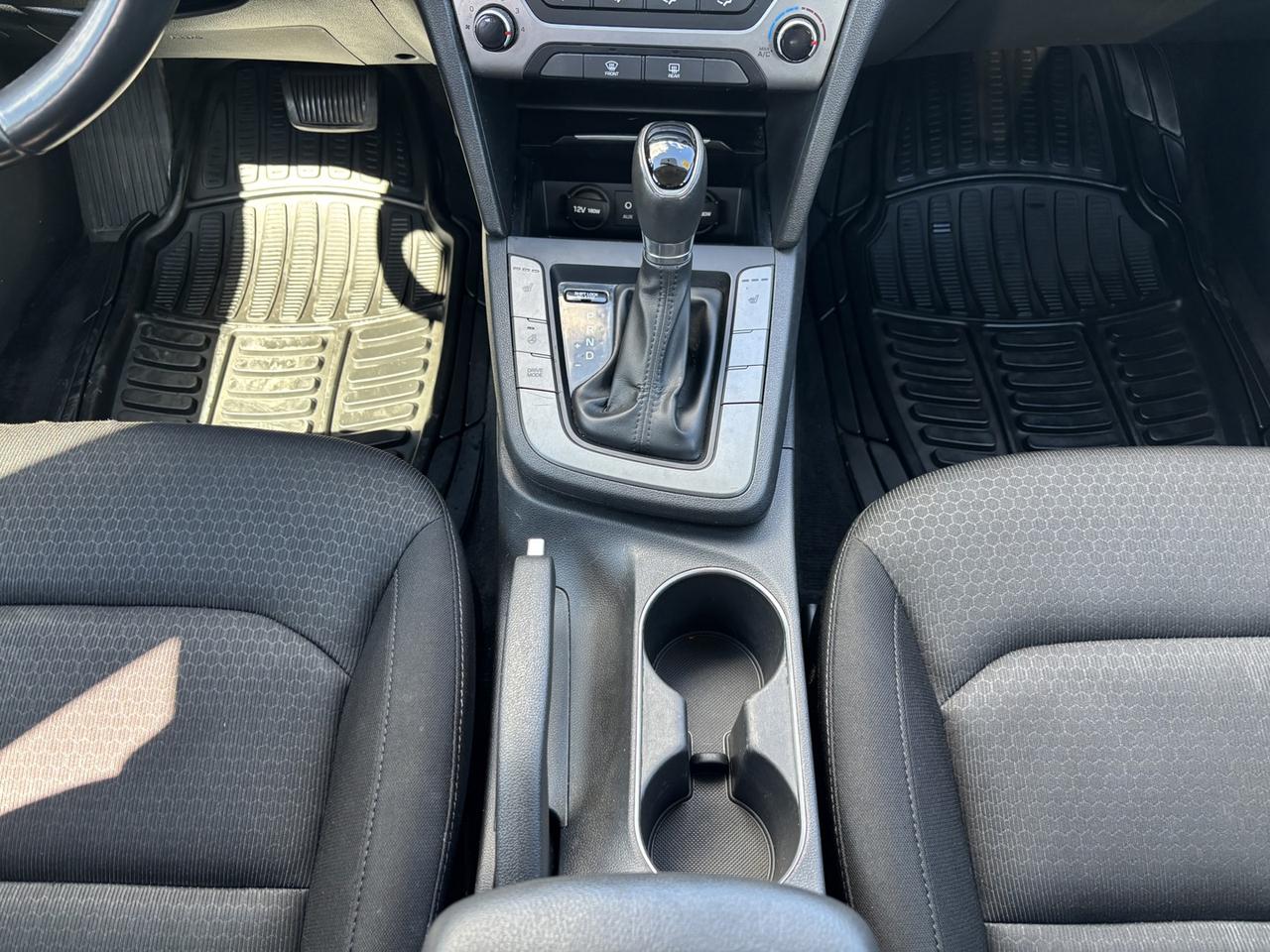 2017 Hyundai Elantra GL Photo