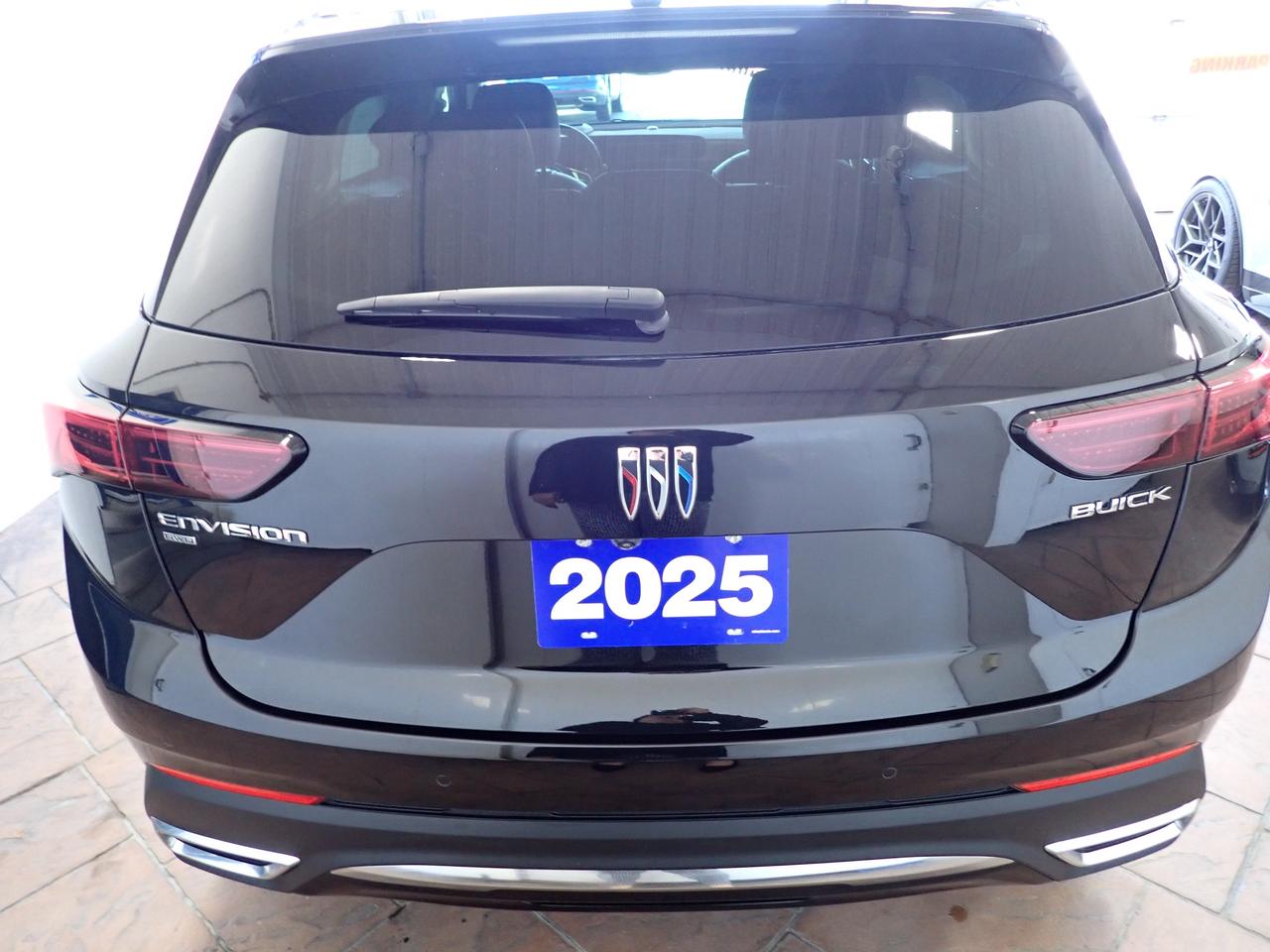 2025 Buick Envision Preferred AWD 4DR LEATHER NAVI Photo
