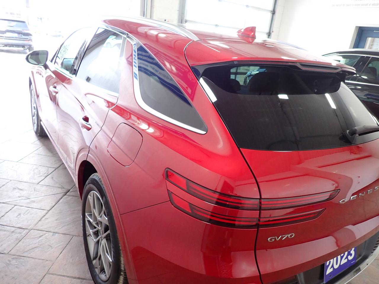 2023 Genesis GV70 2.5T Advanced AWD LEATHER NAVI SUNROOF Photo