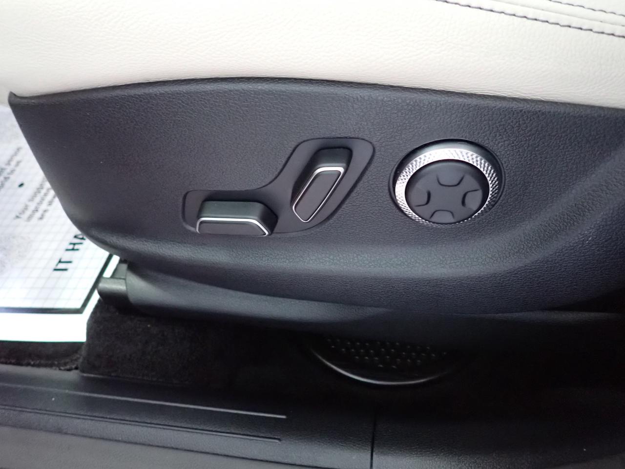 2023 Genesis GV70 2.5T Advanced AWD LEATHER NAVI SUNROOF Photo