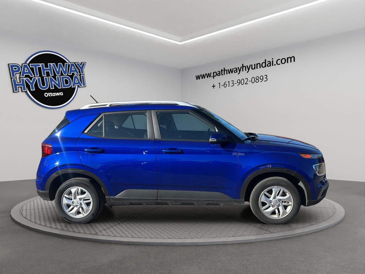 2025 Hyundai Venue Preferred | Reverse Cam | Heated Seats Photo2