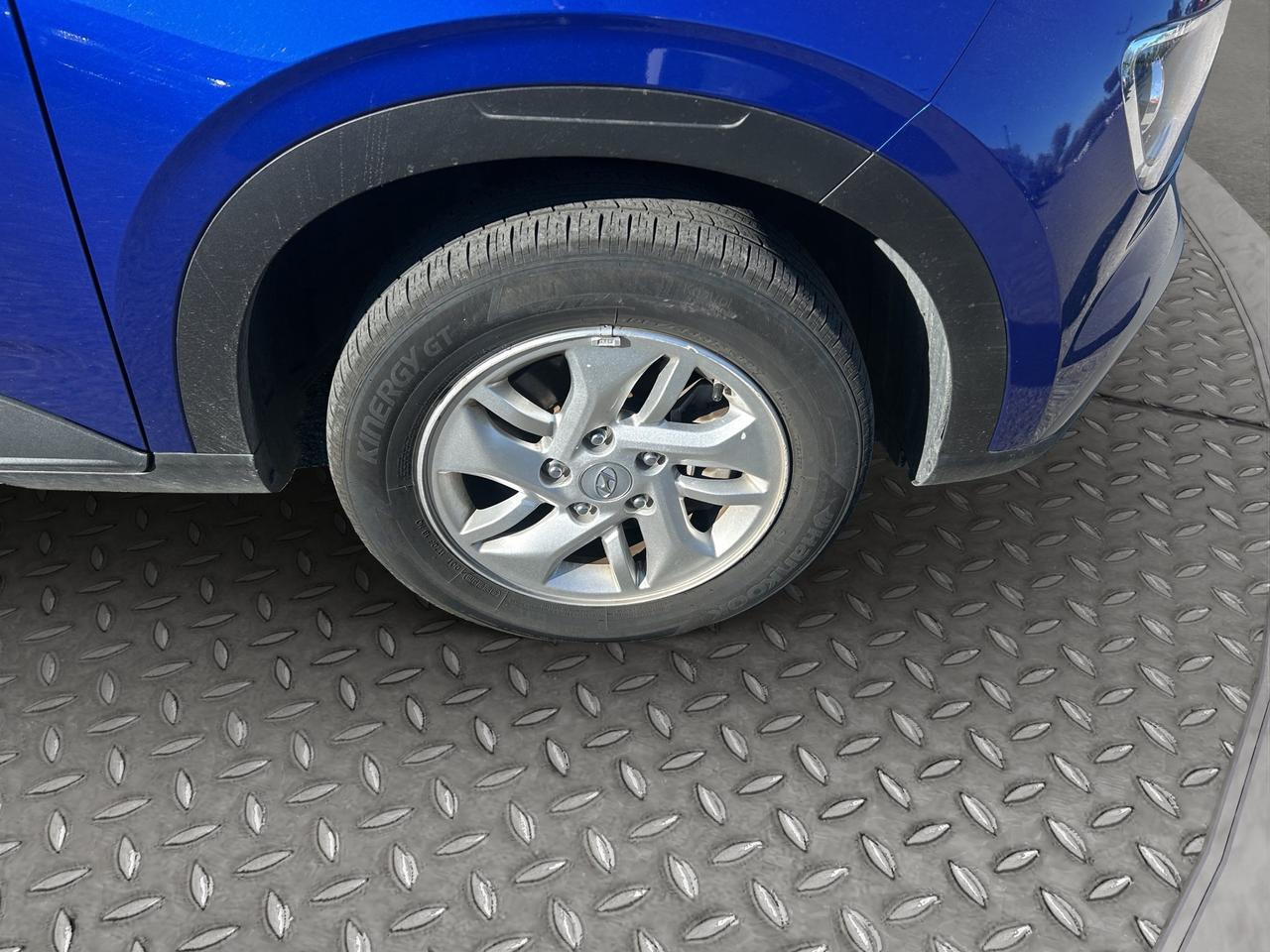 2025 Hyundai Venue Preferred | Reverse Cam | Heated Seats Photo