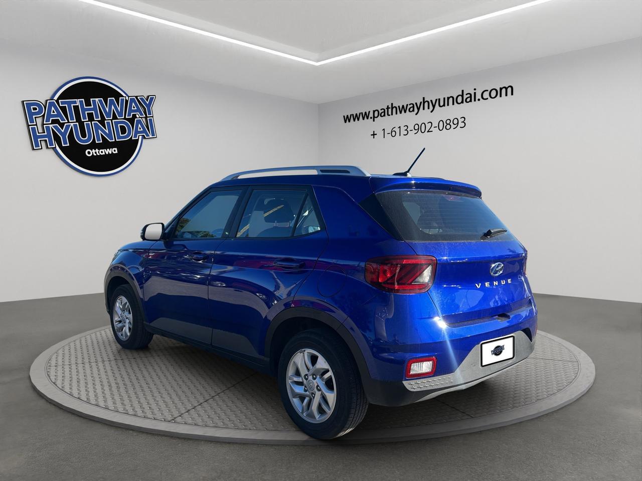 2025 Hyundai Venue Preferred | Reverse Cam | Heated Seats Photo