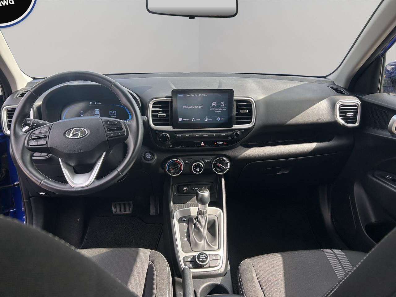 2025 Hyundai Venue Preferred | Reverse Cam | Heated Seats Photo