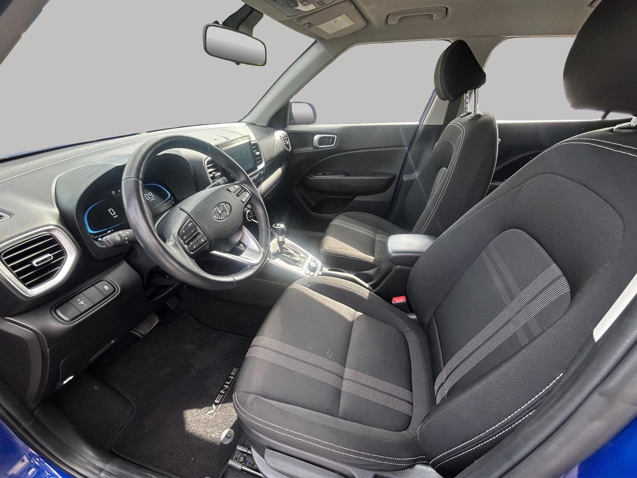 2025 Hyundai Venue Preferred | Reverse Cam | Heated Seats Photo