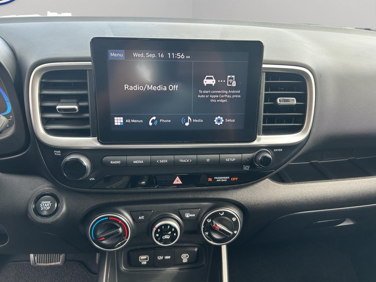 2025 Hyundai Venue Preferred | Reverse Cam | Heated Seats Photo