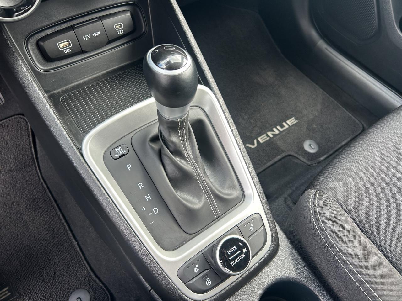 2025 Hyundai Venue Preferred | Reverse Cam | Heated Seats Photo