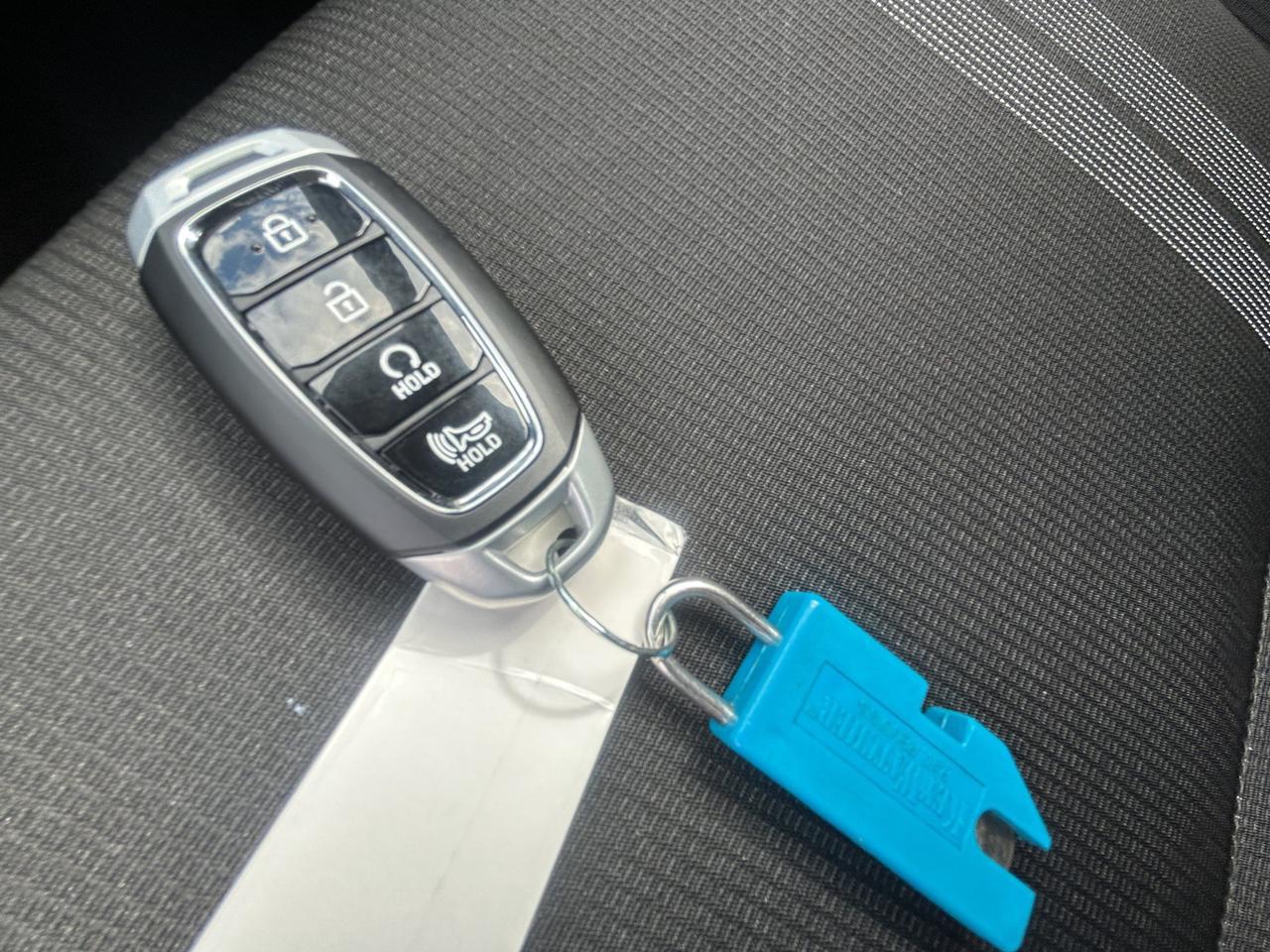 2025 Hyundai Venue Preferred | Reverse Cam | Heated Seats Photo