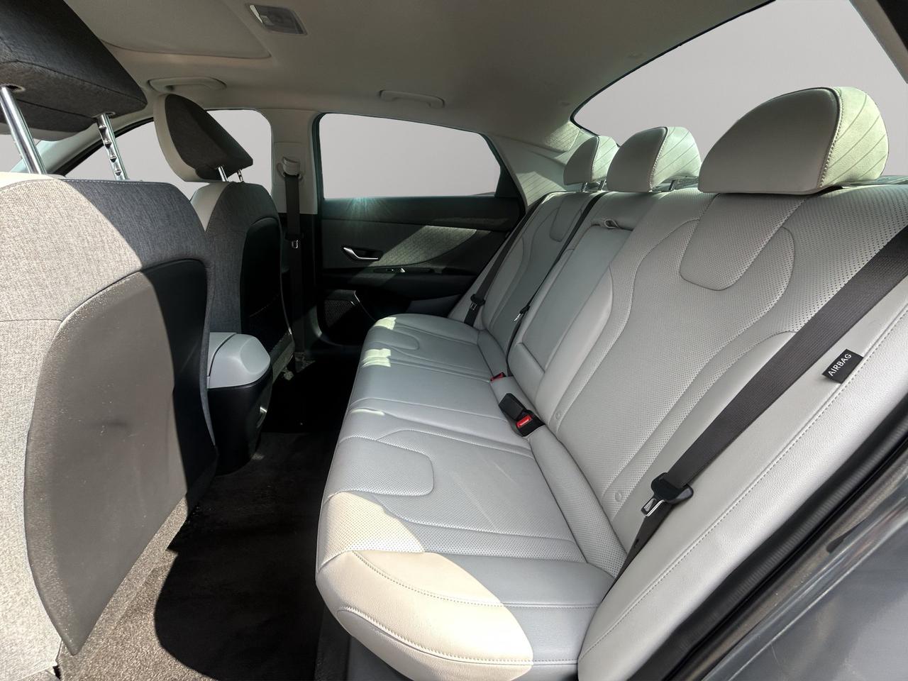 2025 Hyundai Elantra Luxury | Sunroof | Lane Keep Assist | Keyless Entry & Start Photo