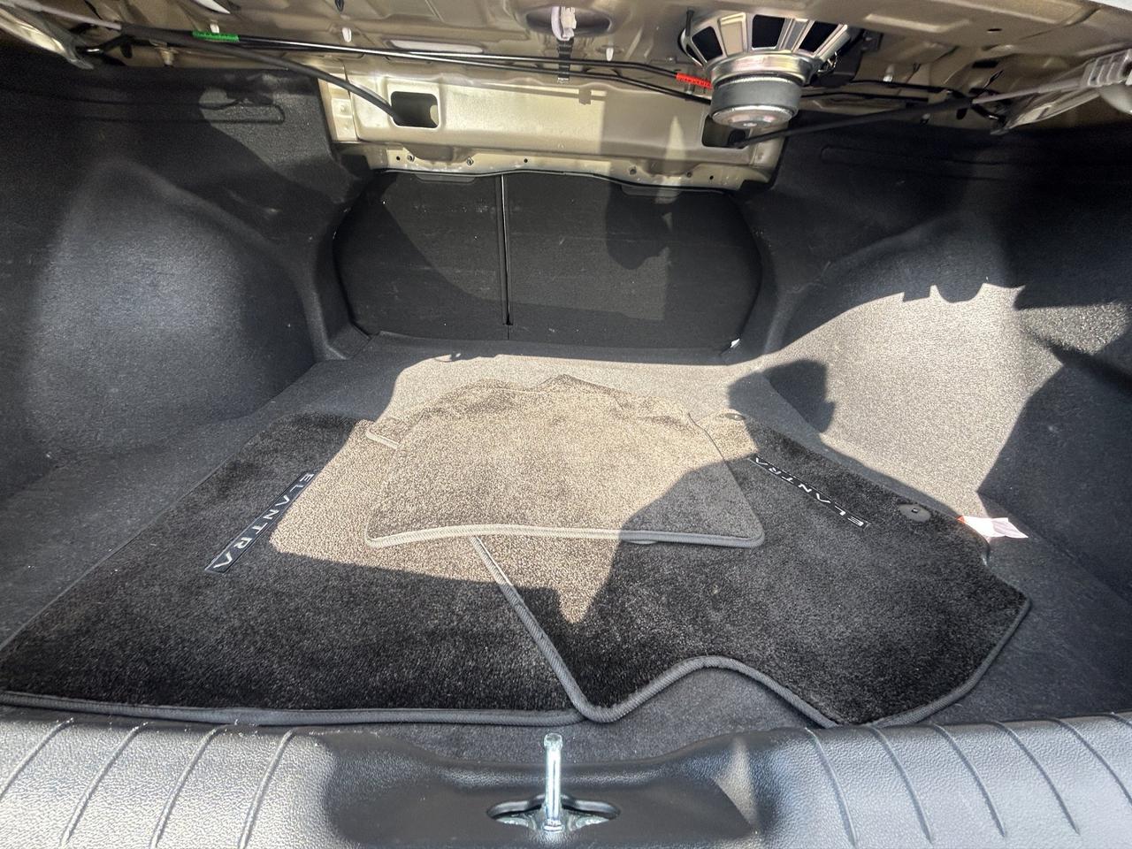 2025 Hyundai Elantra Luxury | Sunroof | Lane Keep Assist | Keyless Entry & Start Photo