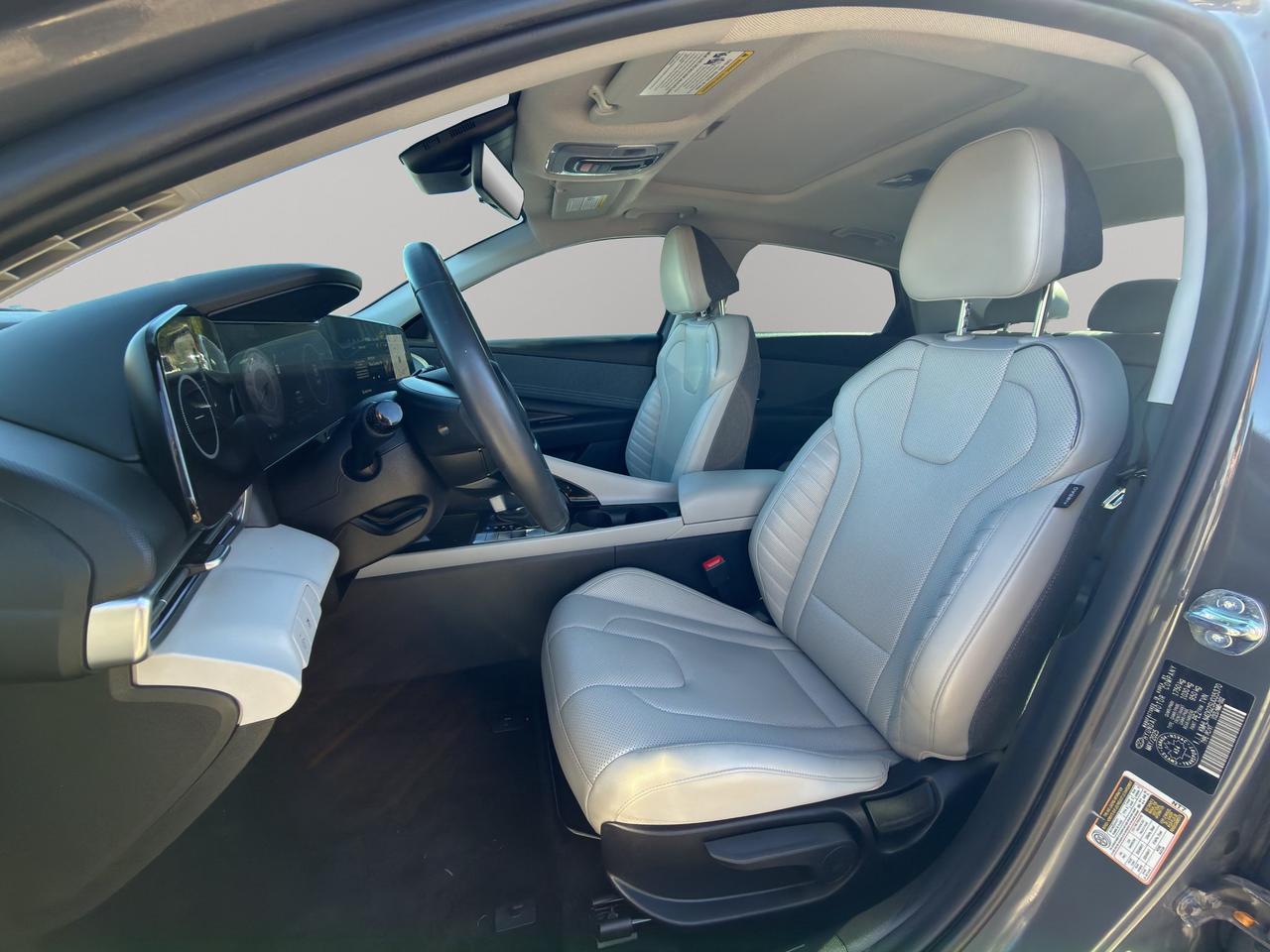 2025 Hyundai Elantra Luxury | Sunroof | Lane Keep Assist | Keyless Entry & Start Photo