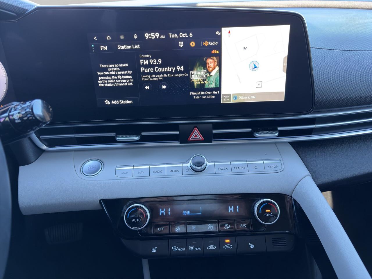 2025 Hyundai Elantra Luxury | Sunroof | Lane Keep Assist | Keyless Entry & Start Photo