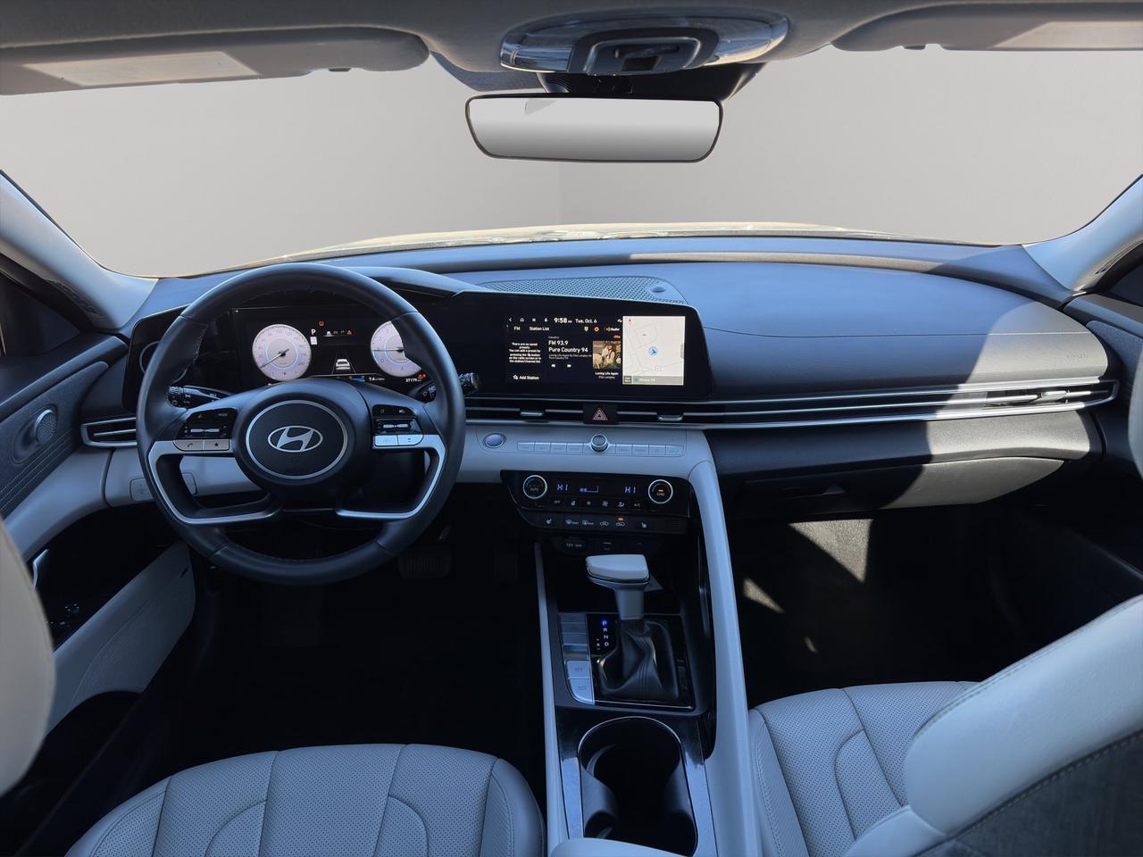 2025 Hyundai Elantra Luxury | Sunroof | Lane Keep Assist | Keyless Entry & Start Photo