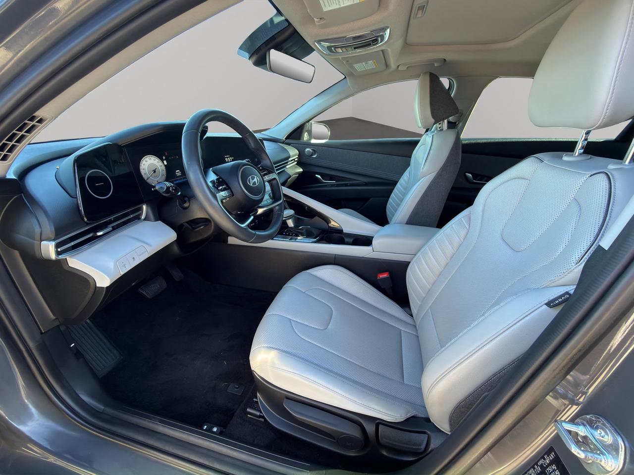 2025 Hyundai Elantra Luxury | Sunroof | Lane Keep Assist | Keyless Entry & Start Photo