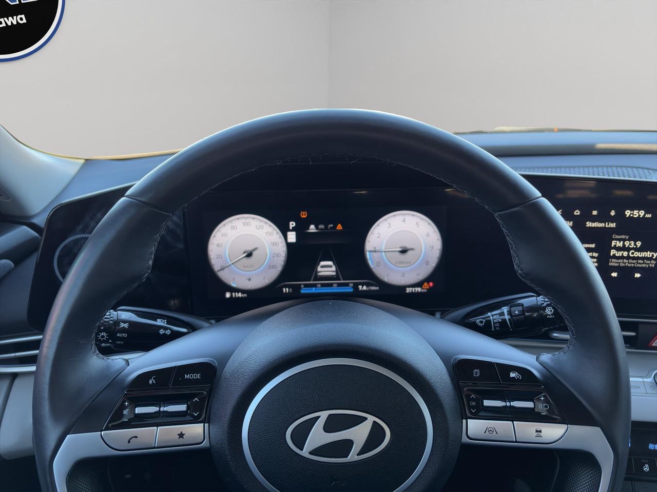 2025 Hyundai Elantra Luxury | Sunroof | Lane Keep Assist | Keyless Entry & Start Photo
