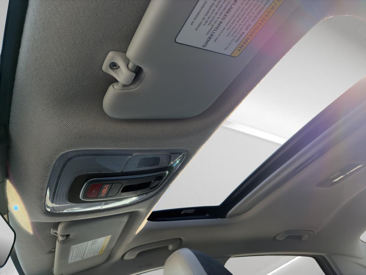 2025 Hyundai Elantra Luxury | Sunroof | Lane Keep Assist | Keyless Entry & Start Photo