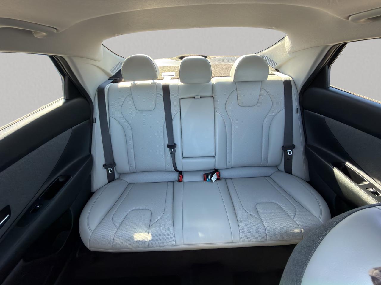 2025 Hyundai Elantra Luxury | Sunroof | Lane Keep Assist | Keyless Entry & Start Photo