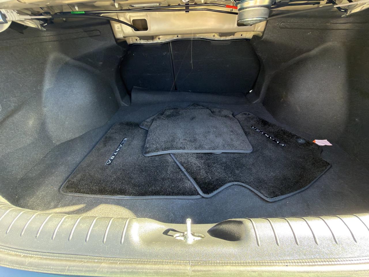2025 Hyundai Elantra Luxury | Sunroof | Lane Keep Assist | Keyless Entry & Start Photo