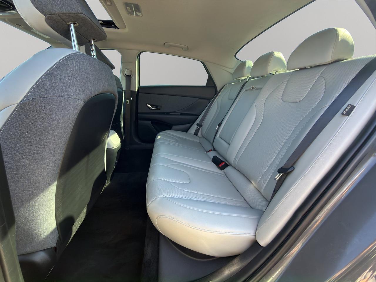 2025 Hyundai Elantra Luxury | Sunroof | Lane Keep Assist | Keyless Entry & Start Photo