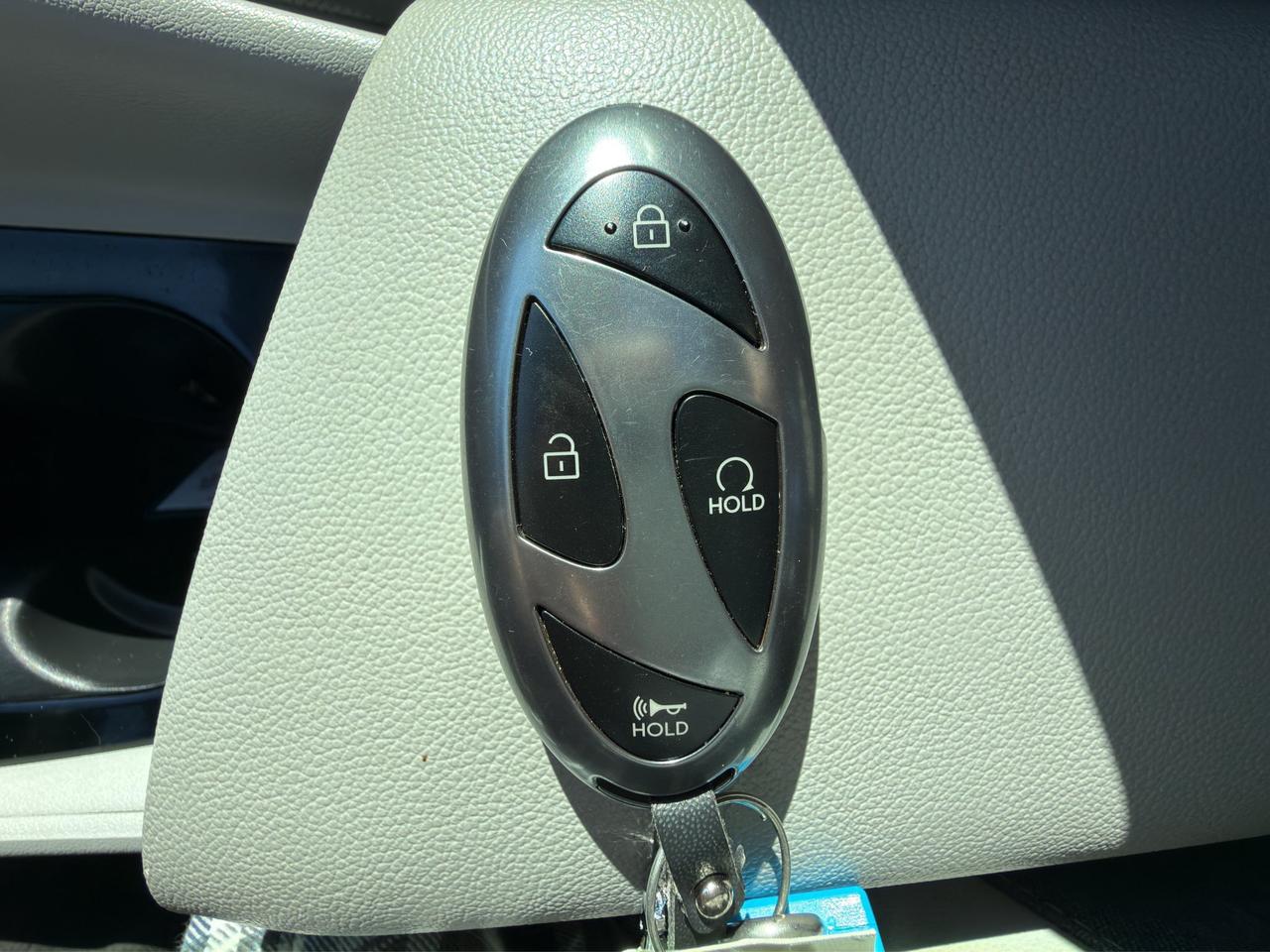 2025 Hyundai Elantra Luxury | Sunroof | Lane Keep Assist | Keyless Entry & Start Photo