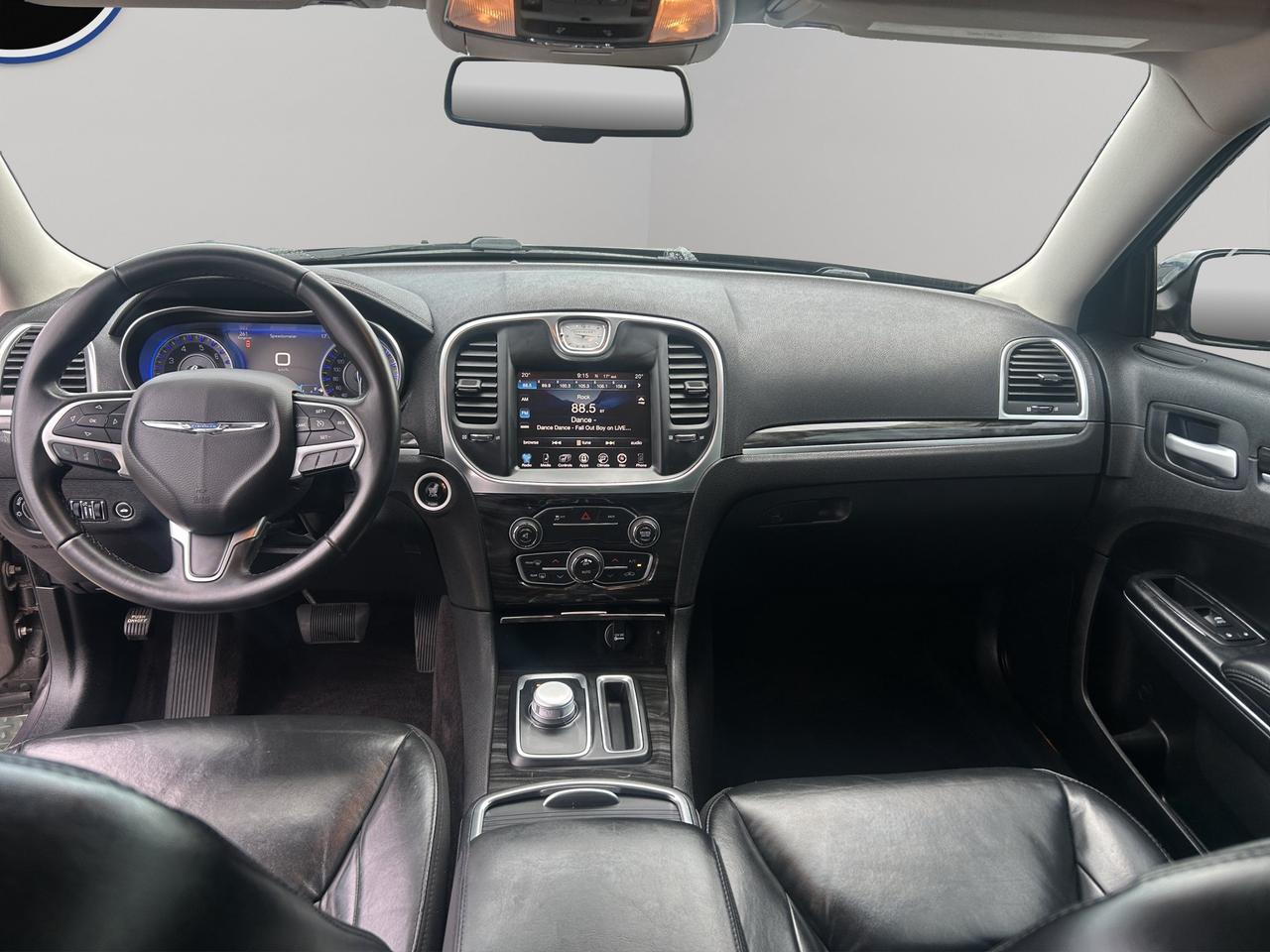 2016 Chrysler 300 Touring | Panoramic Sunroof | Keyless Start & Entry | Reverse Camera | Photo