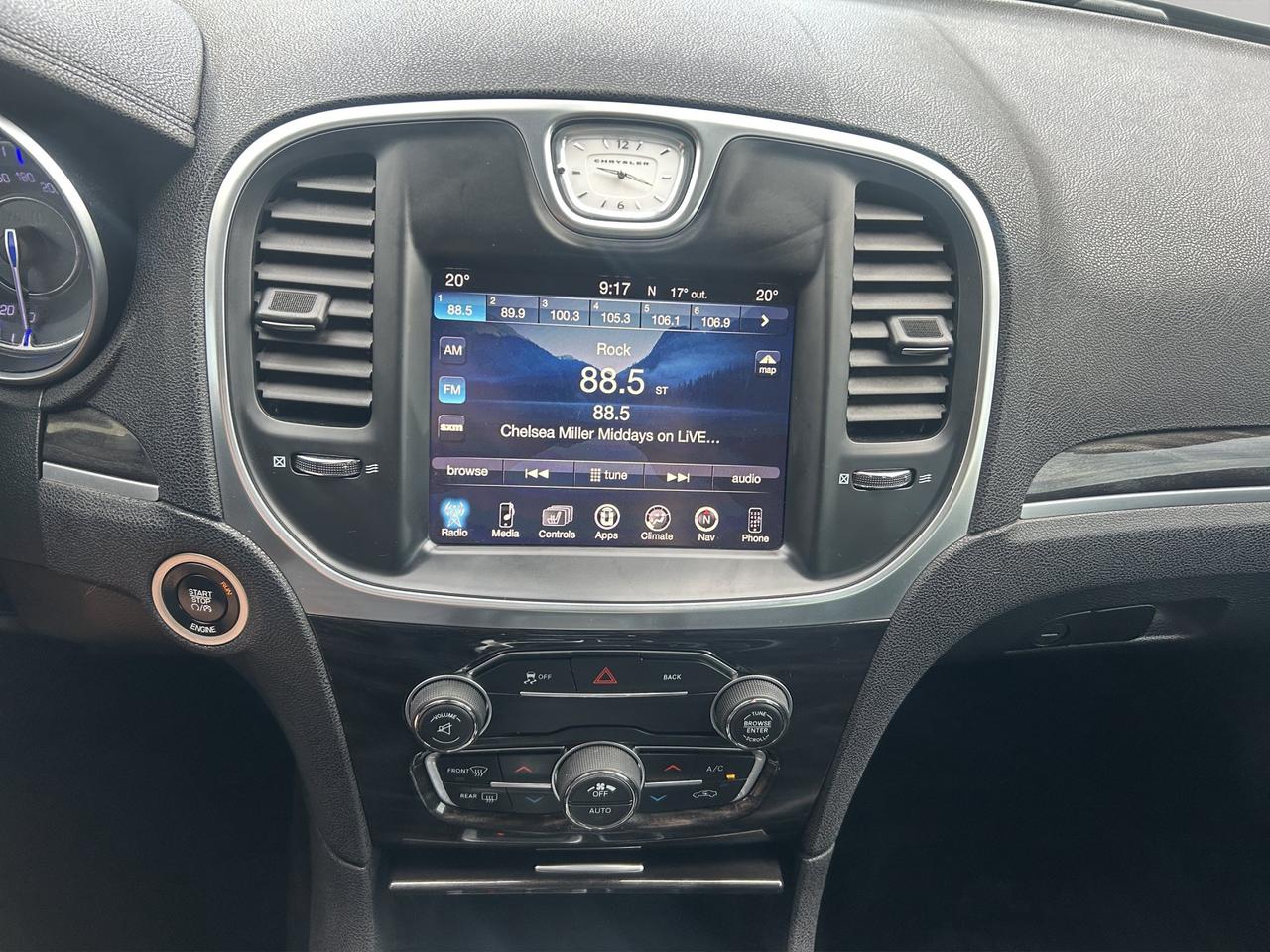 2016 Chrysler 300 Touring | Panoramic Sunroof | Keyless Start & Entry | Reverse Camera | Photo
