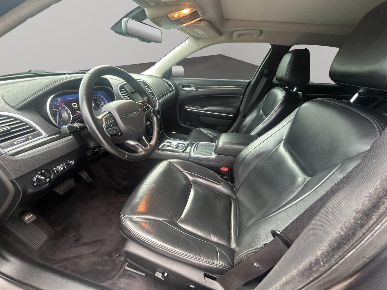 2016 Chrysler 300 Touring | Panoramic Sunroof | Keyless Start & Entry | Reverse Camera | Photo