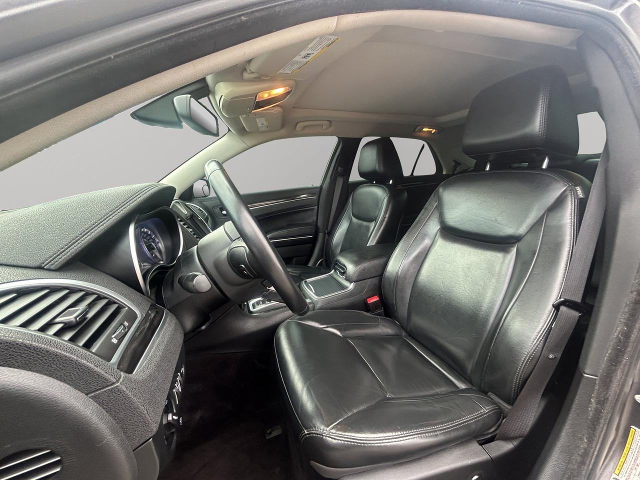 2016 Chrysler 300 Touring | Panoramic Sunroof | Keyless Start & Entry | Reverse Camera | Photo