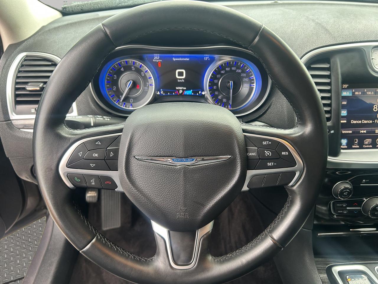 2016 Chrysler 300 Touring | Panoramic Sunroof | Keyless Start & Entry | Reverse Camera | Photo