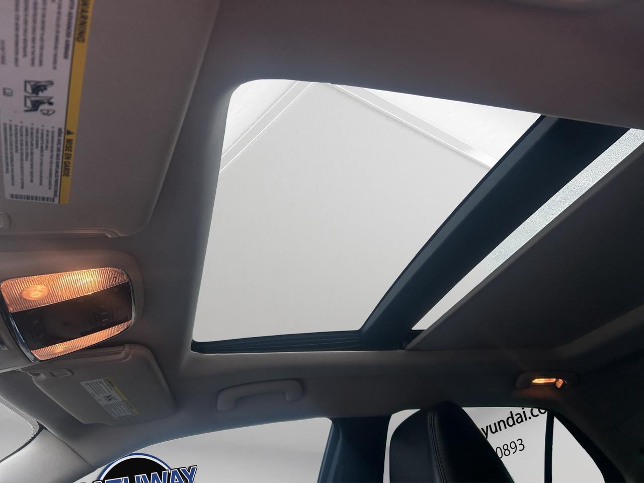 2016 Chrysler 300 Touring | Panoramic Sunroof | Keyless Start & Entry | Reverse Camera | Photo