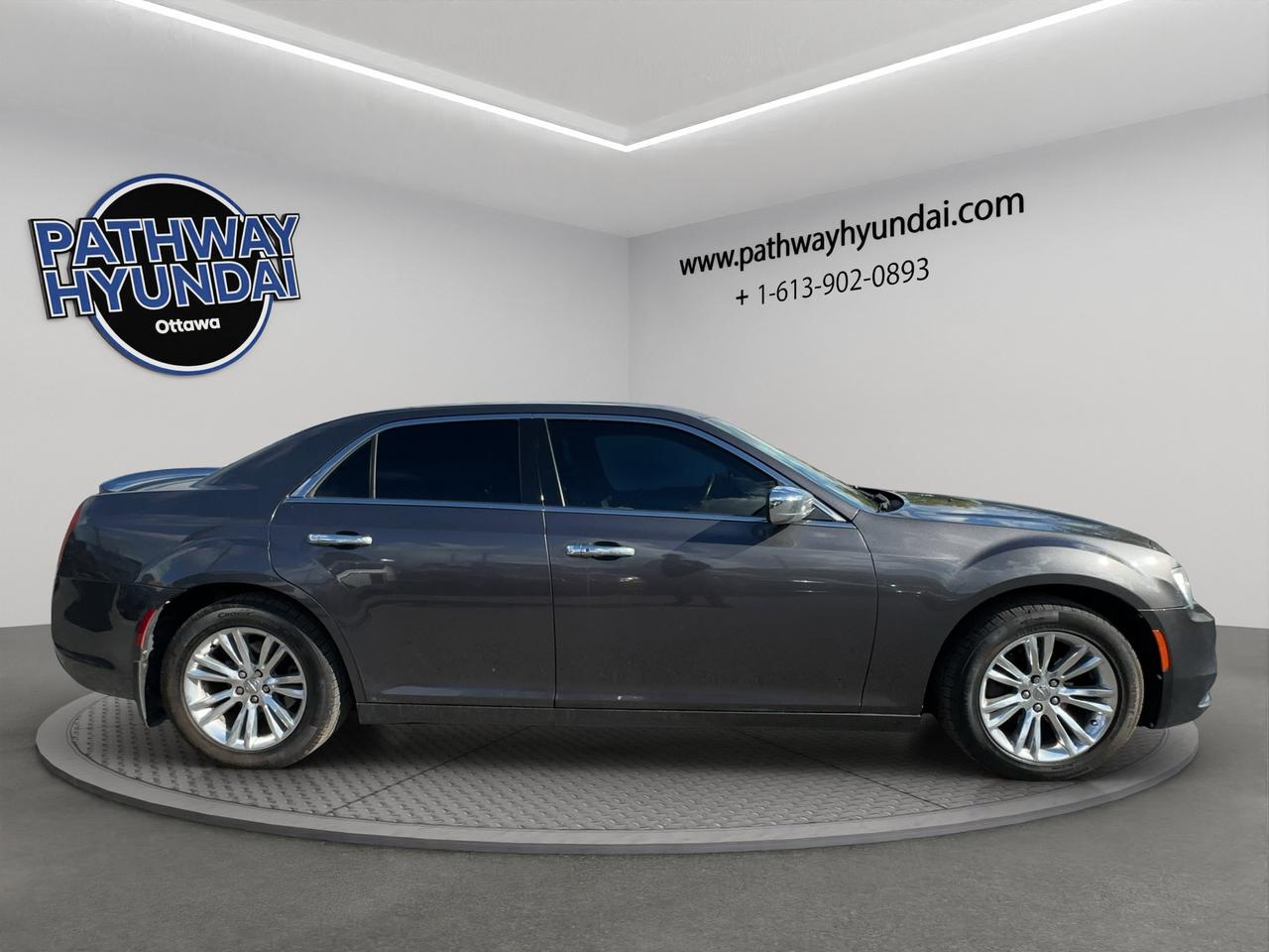 2016 Chrysler 300 Touring | Panoramic Sunroof | Keyless Start & Entry | Reverse Camera | Photo