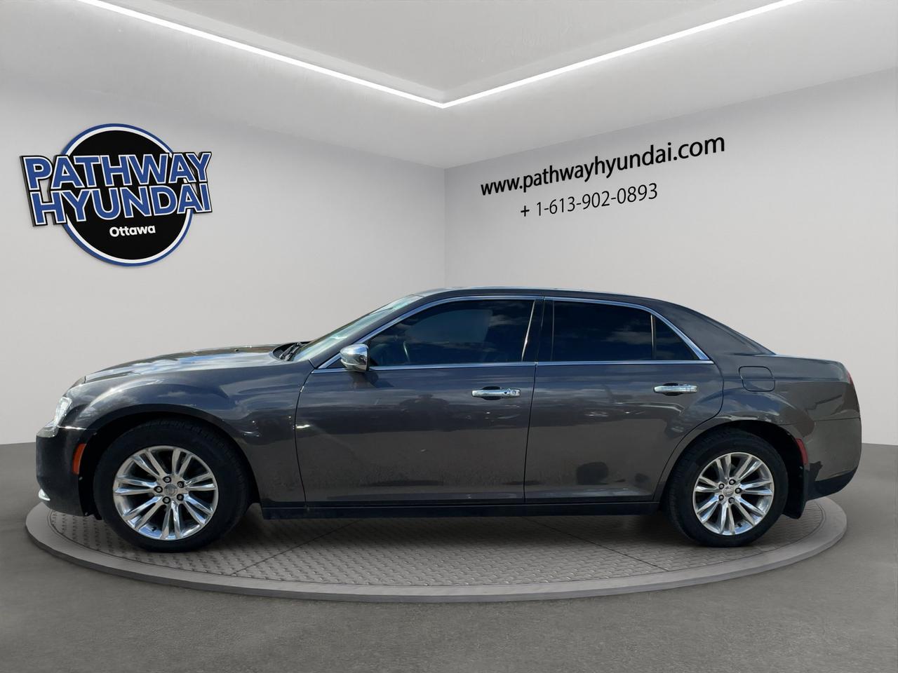 2016 Chrysler 300 Touring | Panoramic Sunroof | Keyless Start & Entry | Reverse Camera | Photo