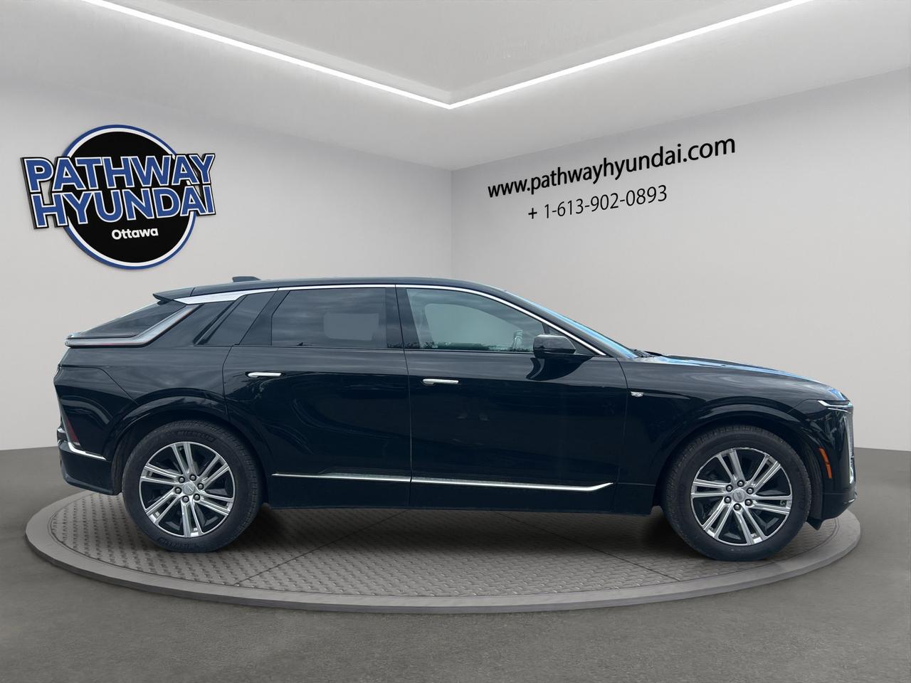2024 Cadillac LYRIQ Tech | 33 Inch Curved Display | Wireless Apple CarPlay | Automatic Emergency Breaks | Photo