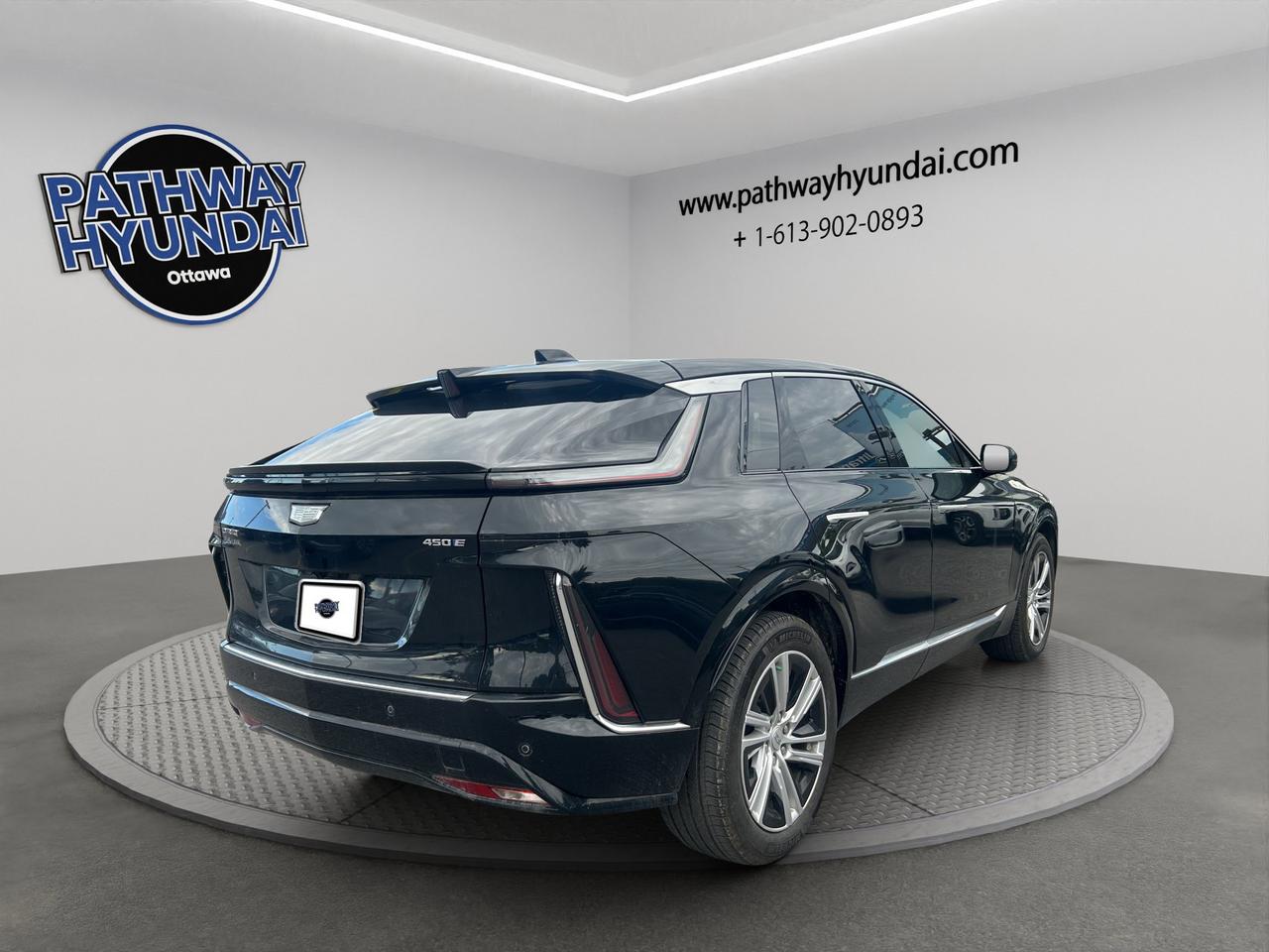 2024 Cadillac LYRIQ Tech | 33 Inch Curved Display | Wireless Apple CarPlay | Automatic Emergency Breaks | Photo
