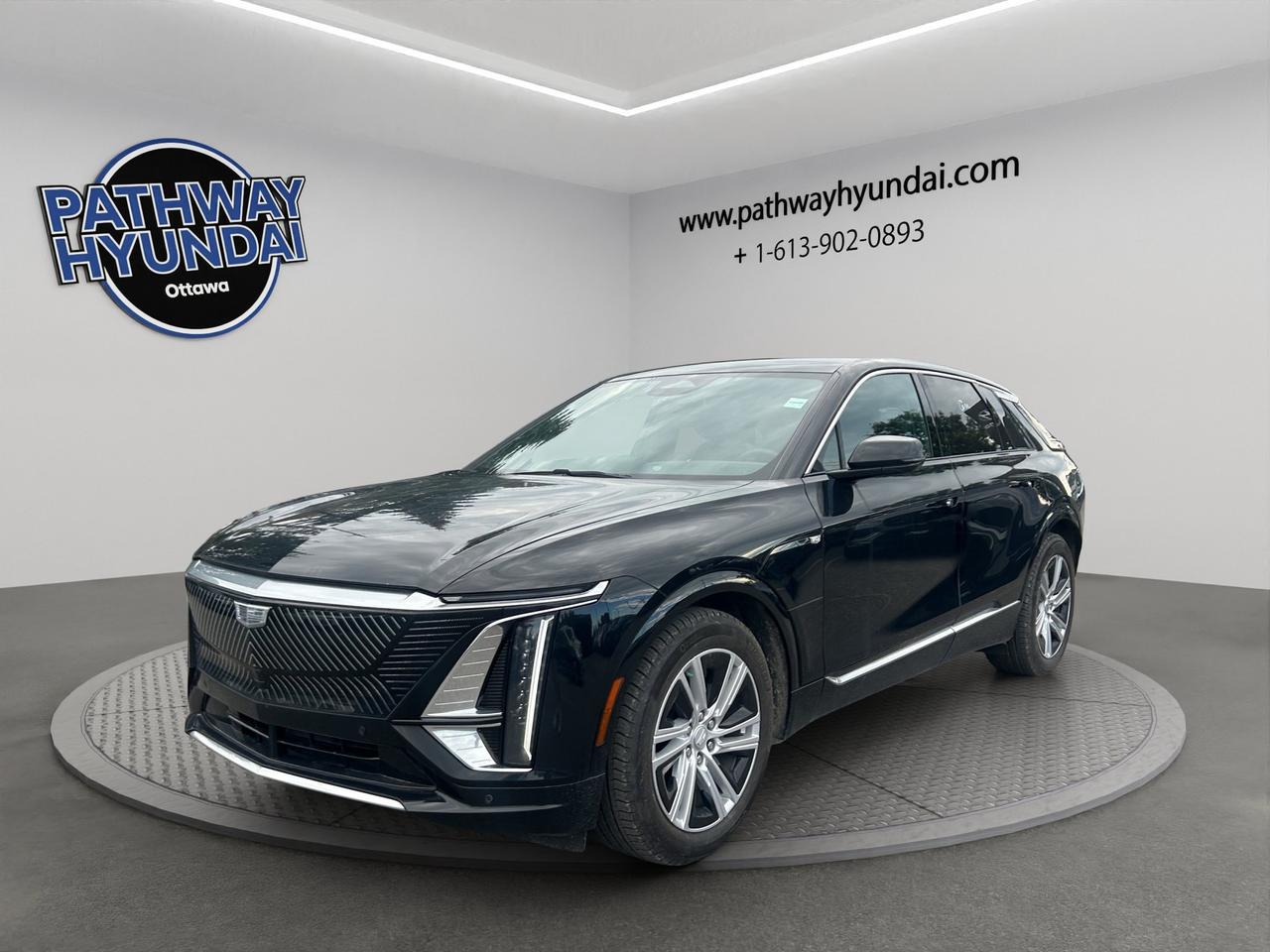 2024 Cadillac LYRIQ Tech | 33 Inch Curved Display | Wireless Apple CarPlay | Automatic Emergency Breaks | Photo