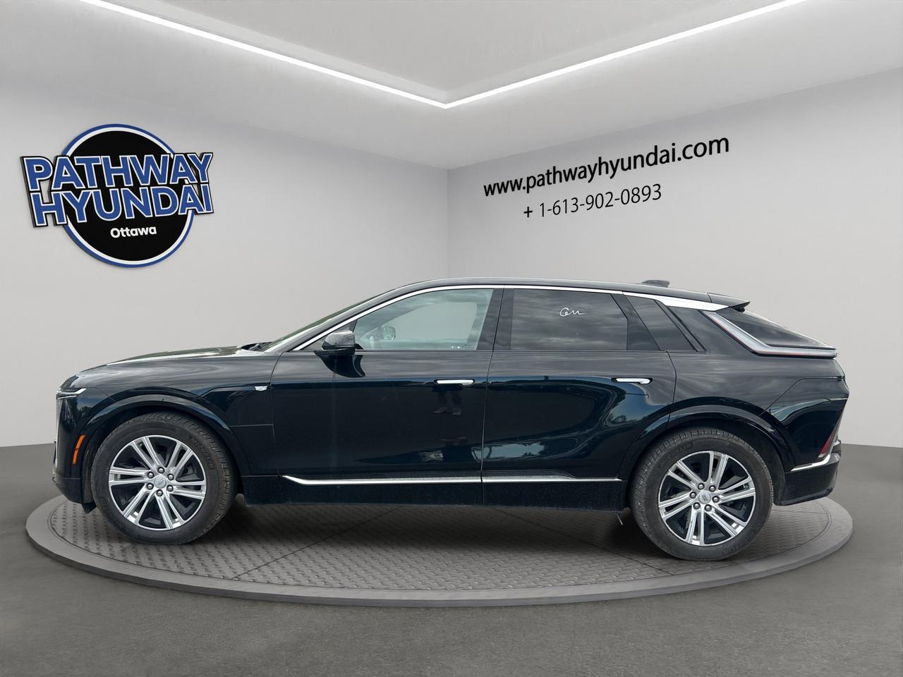 2024 Cadillac LYRIQ Tech | 33 Inch Curved Display | Wireless Apple CarPlay | Automatic Emergency Breaks | Photo