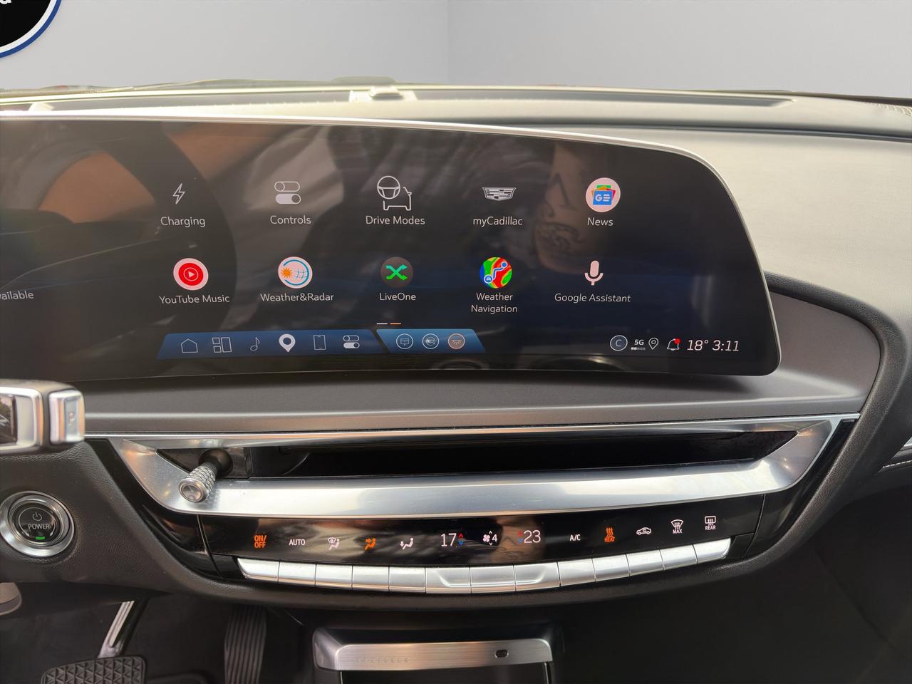 2024 Cadillac LYRIQ Tech | 33 Inch Curved Display | Wireless Apple CarPlay | Automatic Emergency Breaks | Photo