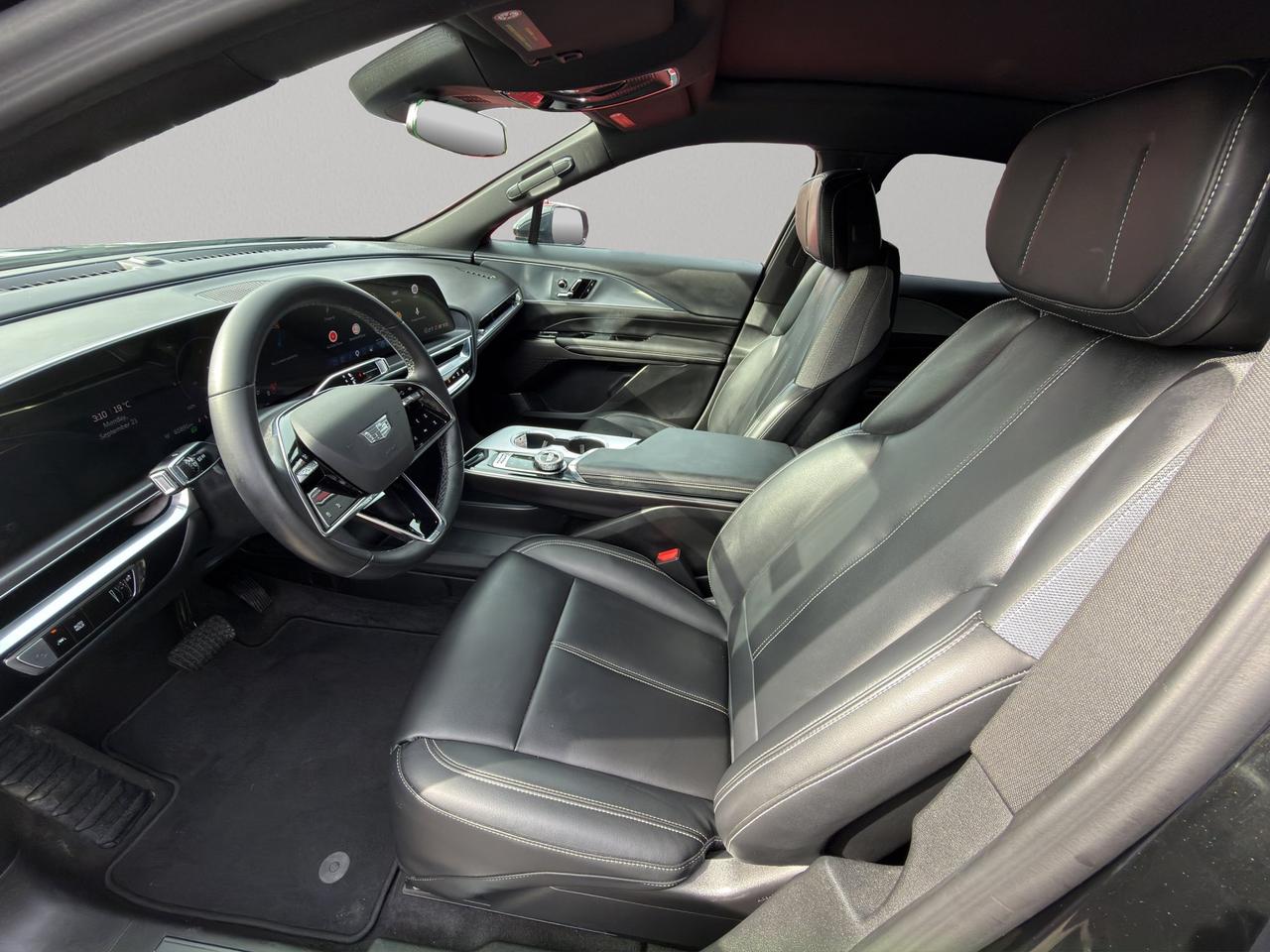 2024 Cadillac LYRIQ Tech | 33 Inch Curved Display | Wireless Apple CarPlay | Automatic Emergency Breaks | Photo