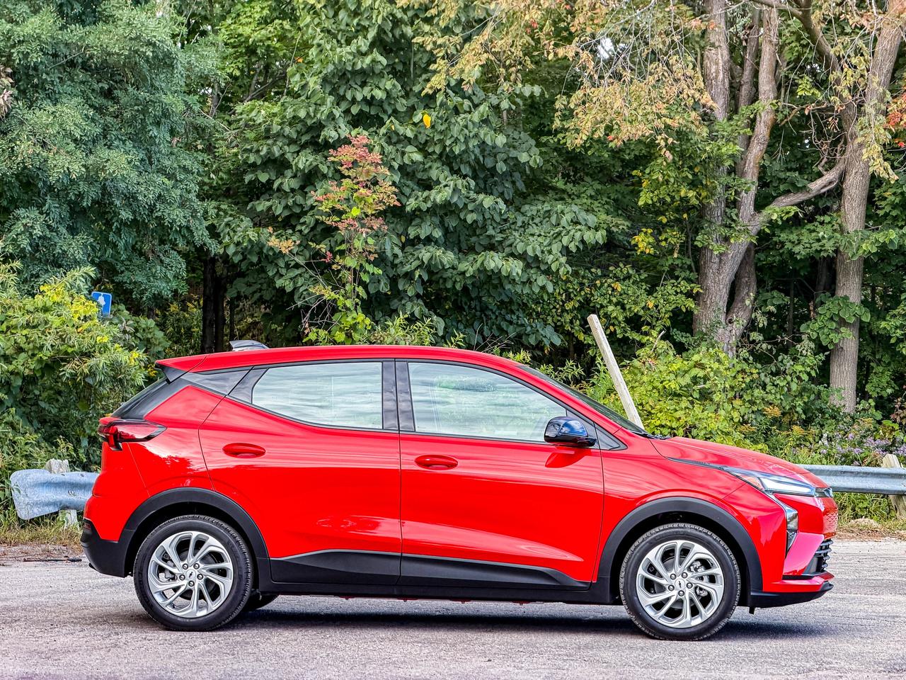 2027 Chevrolet Bolt LT Photo